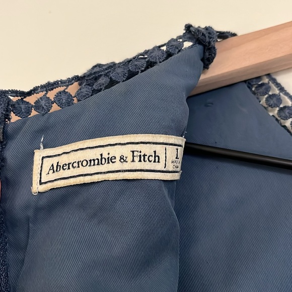 A&F Blue Eyelet Lace Crop Top - Picture 7 of 8